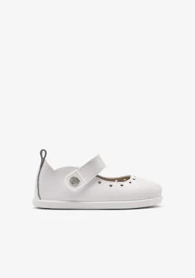 Baby´s White Hearts Respectful Mary Janes