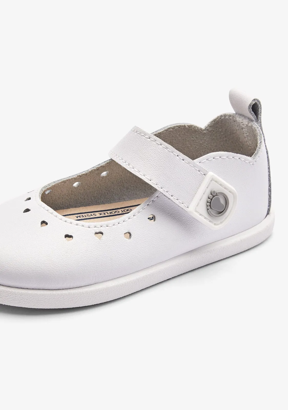 Baby´s White Hearts Respectful Mary Janes