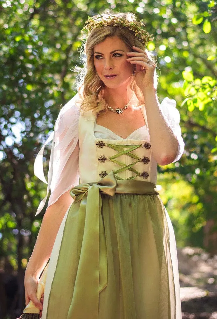 Bridal Dirndl with Classic Square Neckline: MADE-TO-ORDER