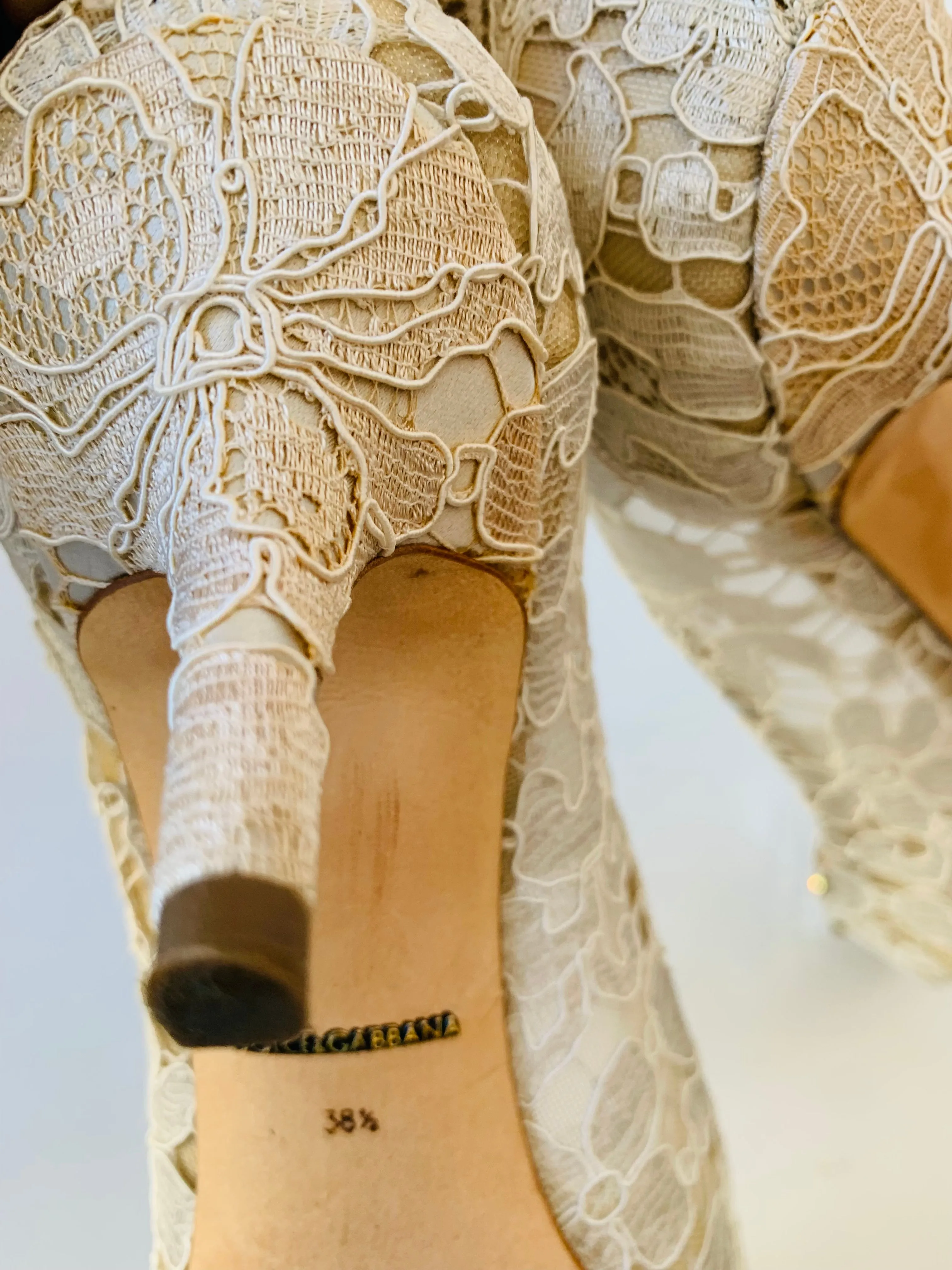 Dolce & Gabbana Belluci Taormina Lace With Swarovski Crystals Women’s Pumps Size 38.5