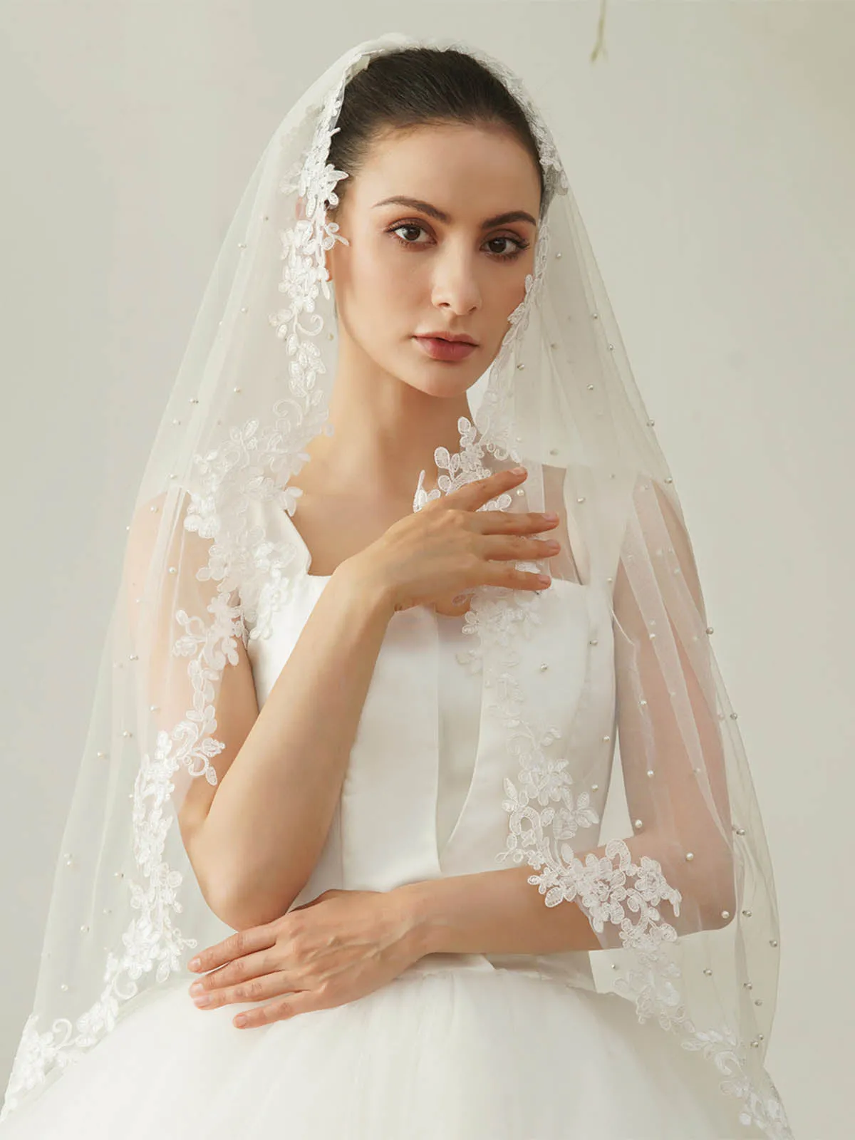 Elegant Pearl Lace Applique Edge Tulle Bridal Veil