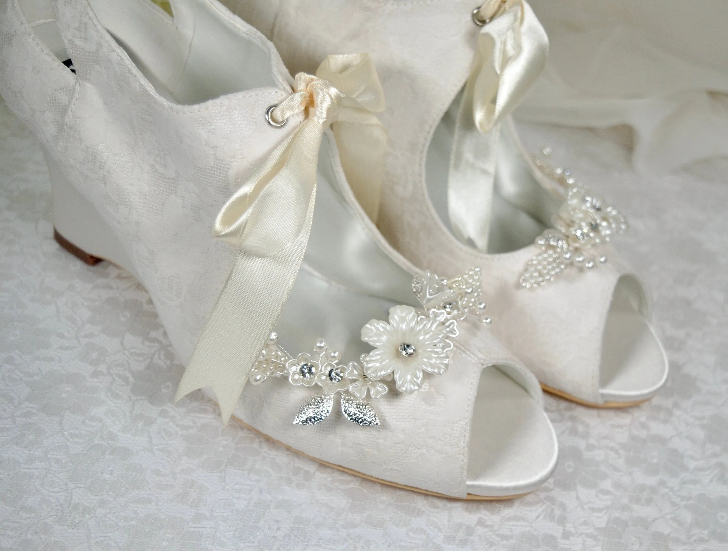 Ivory Lace Wedge Bridal Shoes Size UK6/US8.5