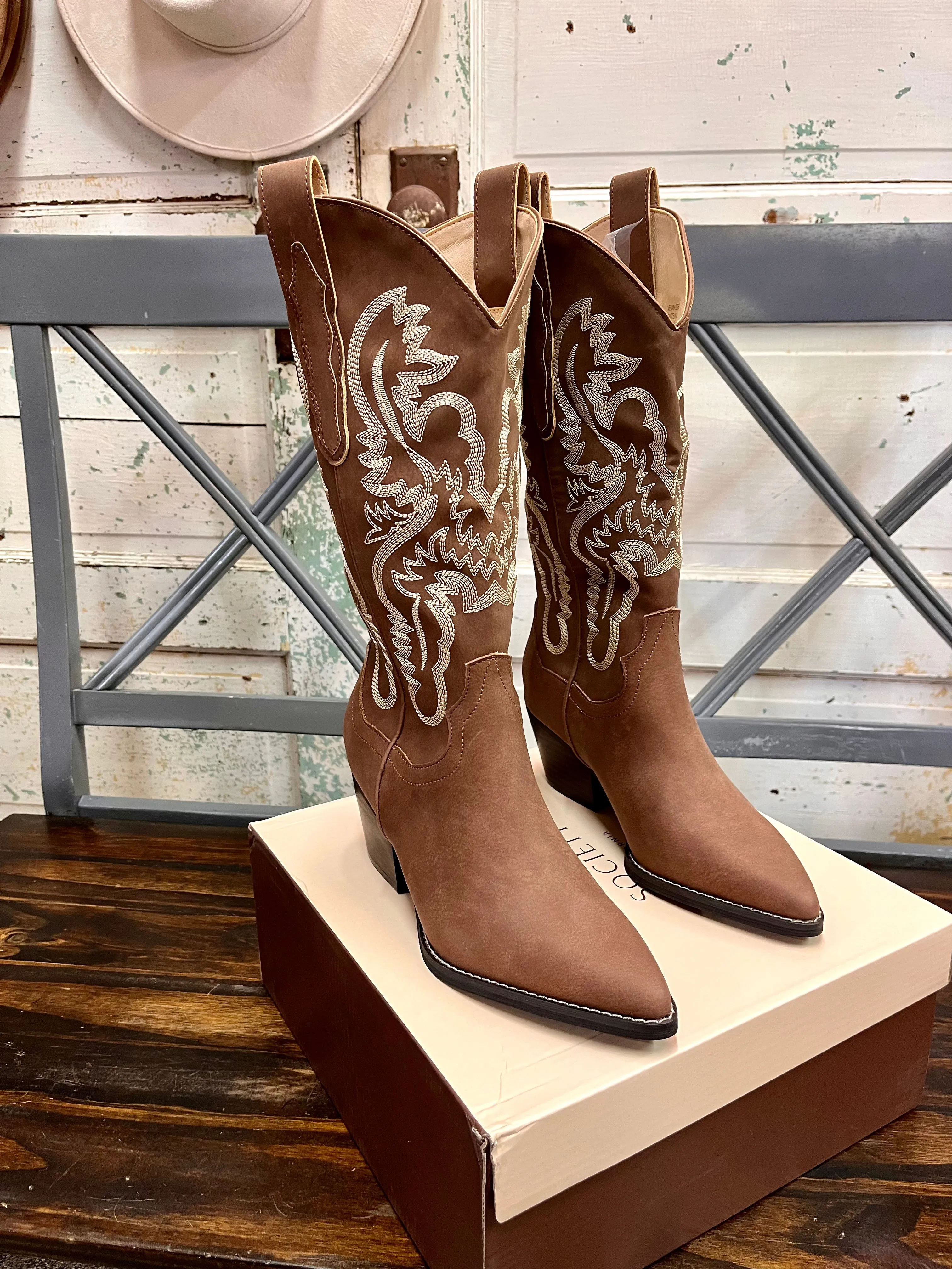 Montana brown embroidered boots