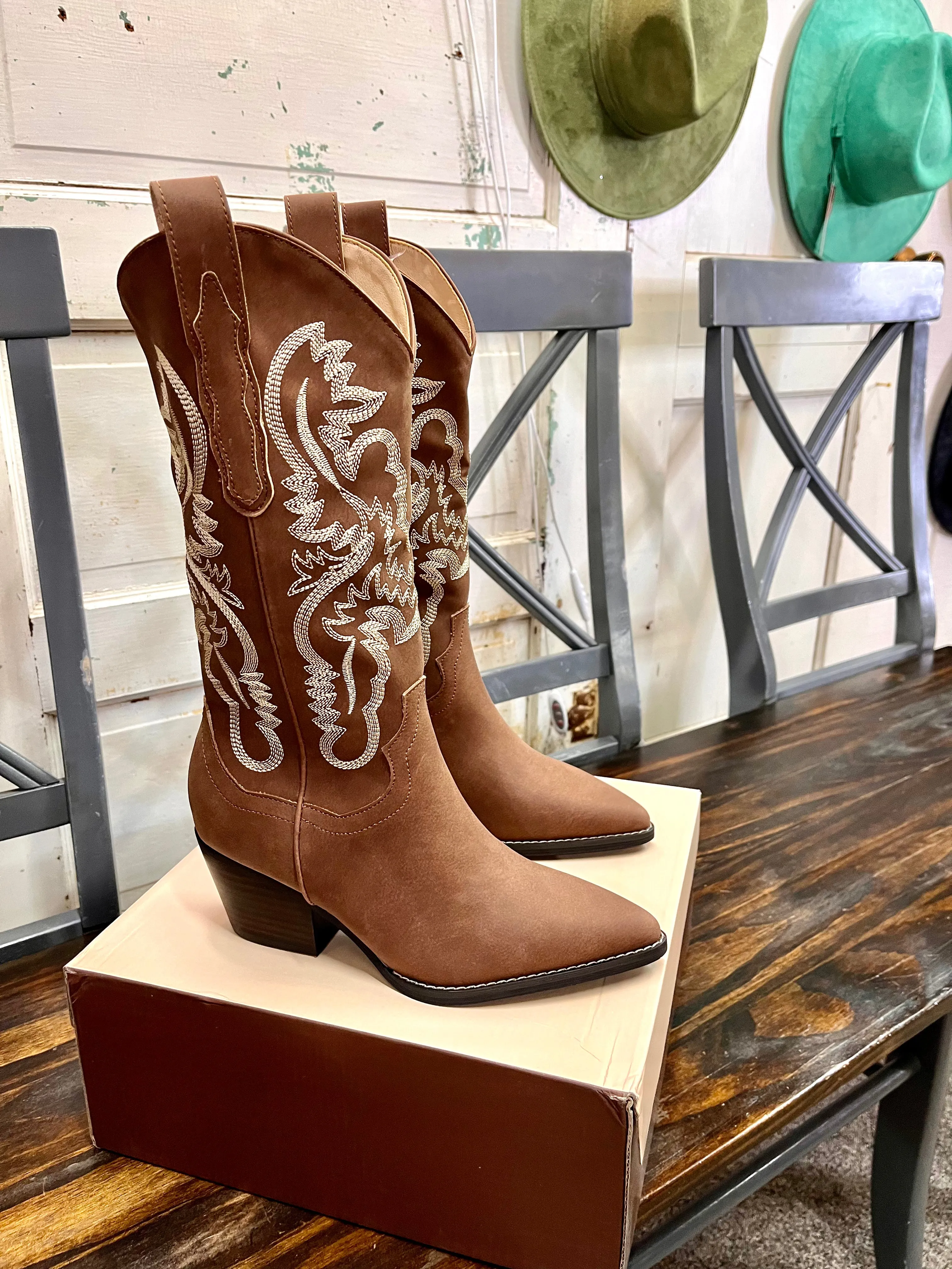 Montana brown embroidered boots
