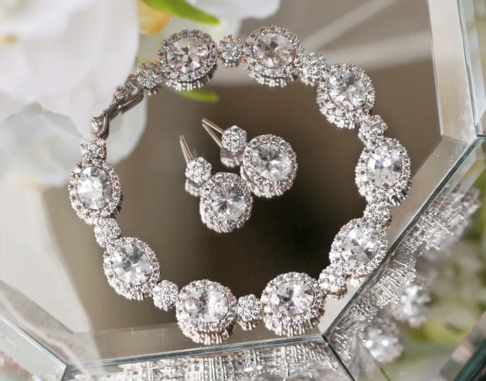 Ovali Halo Drop Earrings