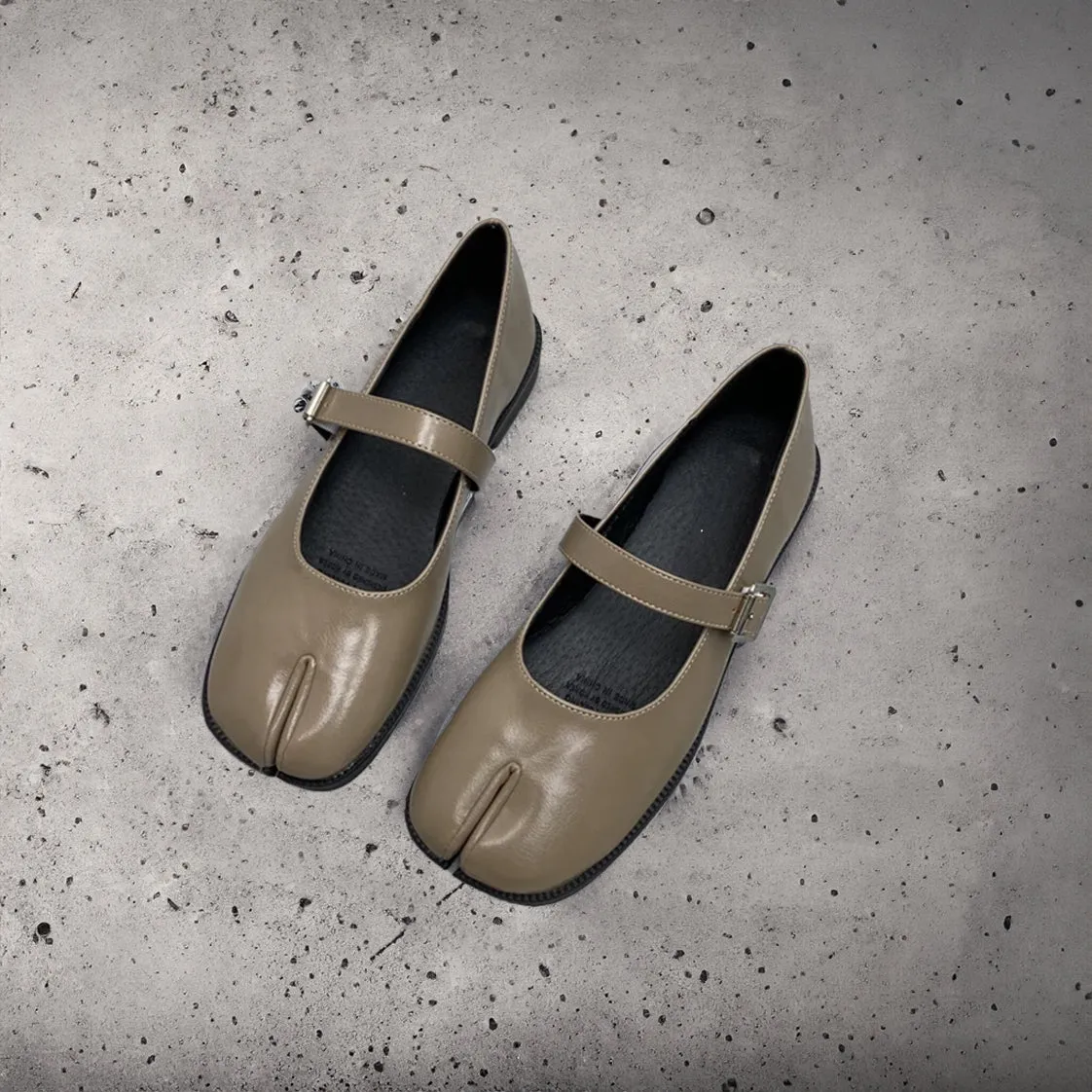 Retro Split Toe Mary Jane Flats