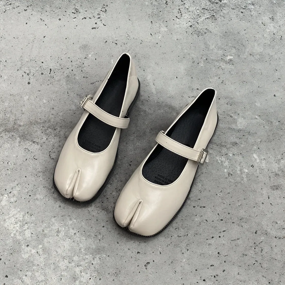 Retro Split Toe Mary Jane Flats