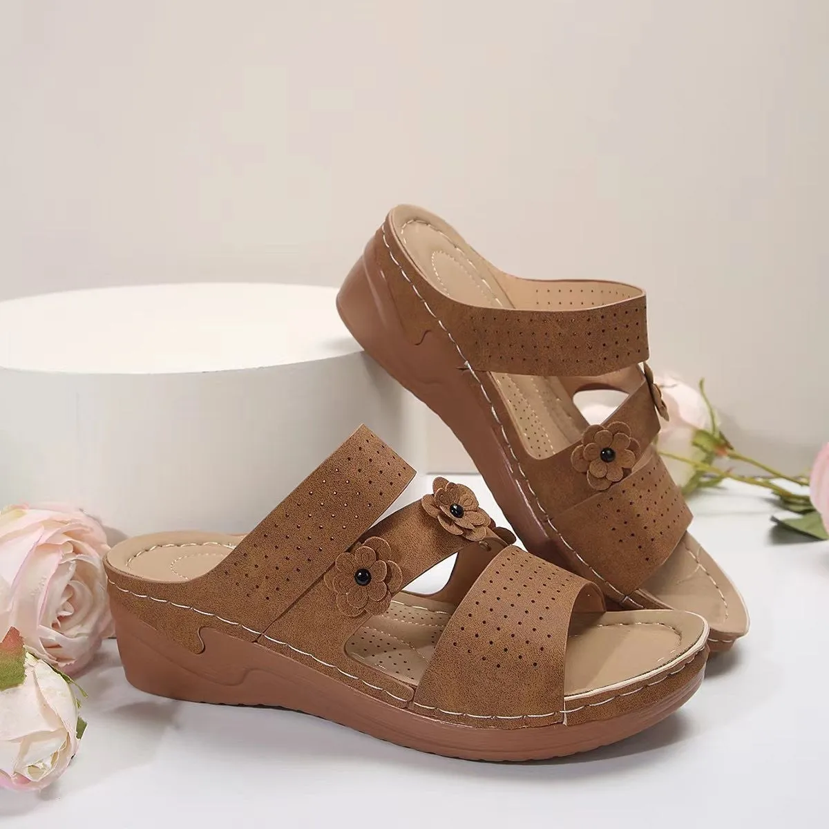 Women’s Wedge Sandals with Decorative Flowers