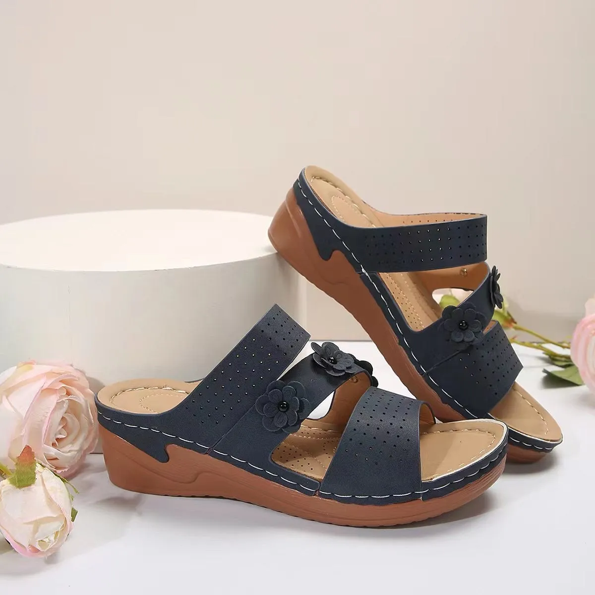 Women’s Wedge Sandals with Decorative Flowers