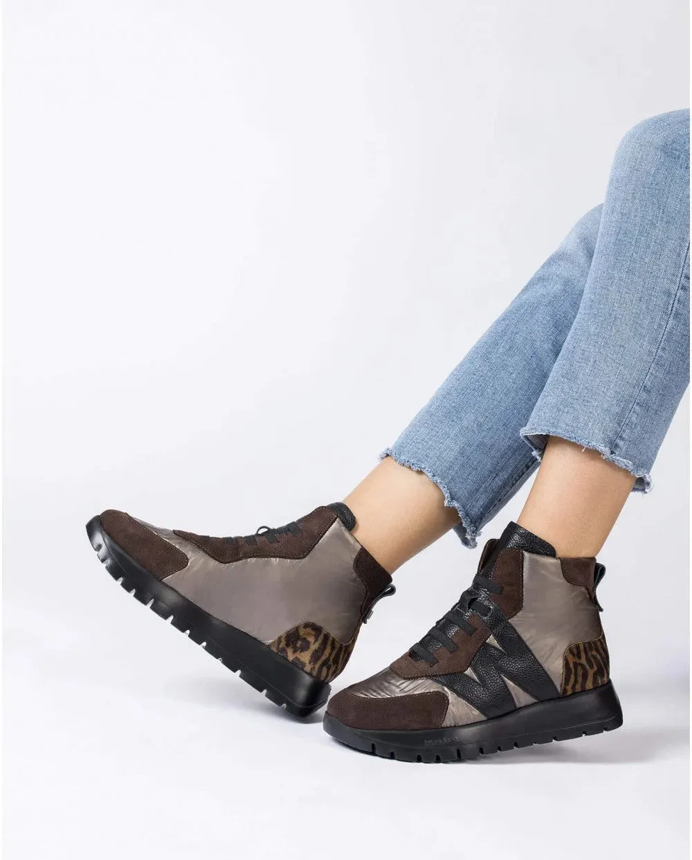 Wonders ENGLAND  Brown and Pewter Ankle Boots with Animal Print and WondersFly™ Technology